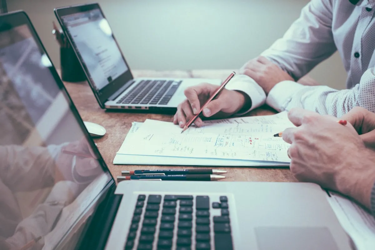 Triple I consultants working closely with a client
